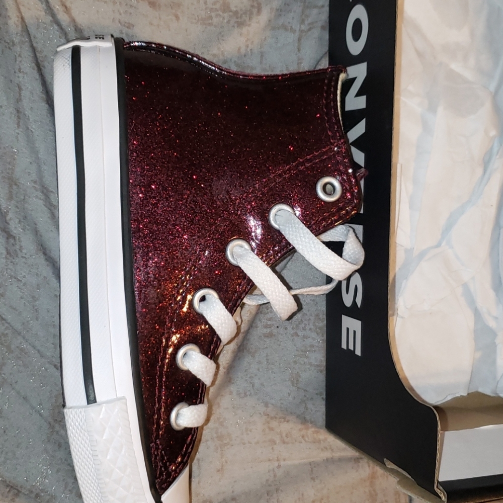 Converse tennis shoes